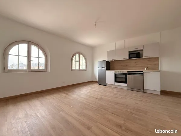 T2 Non meublé - 40m2 - Hyper Centre/ Vue exceptionnelle Cathédrale