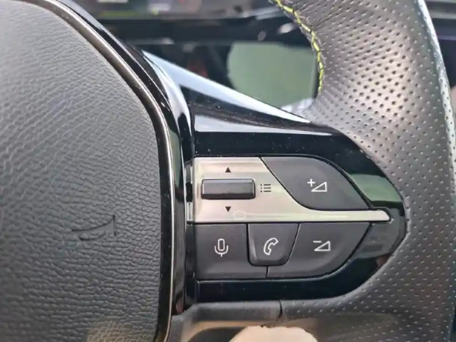 Peugeot 408 phev 225 e-eat8 — photo 30