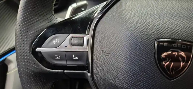 Peugeot 2008 hybrid 136 e-dcs6 — photo 112