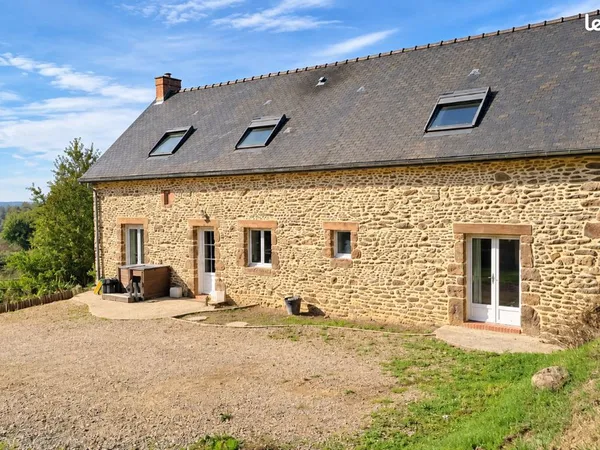 Maison familiale 150 m² - 4 chambres - terrain 2 045 m² - Marcillé-la-Ville