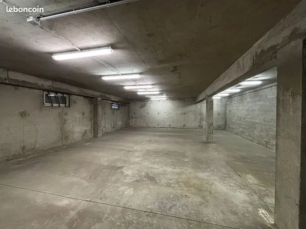 Local Stockage / Cave Sécurisée - 92m² - Strasbourg Esplanade