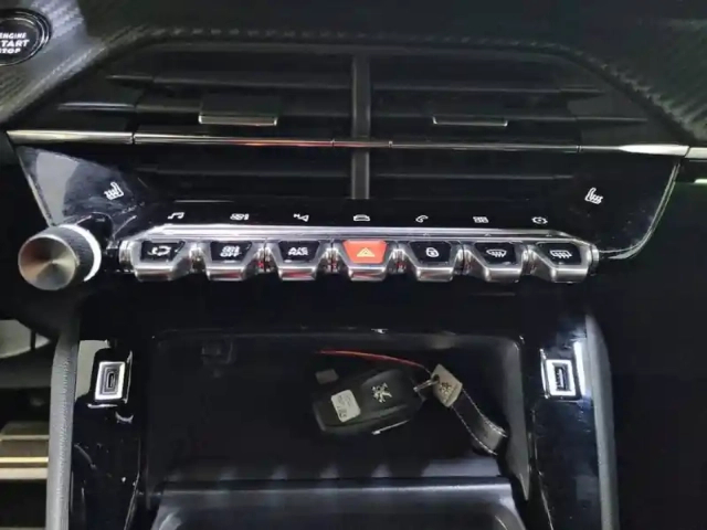 Peugeot 2008 puretech 155 s&amp;s eat8 — photo 28