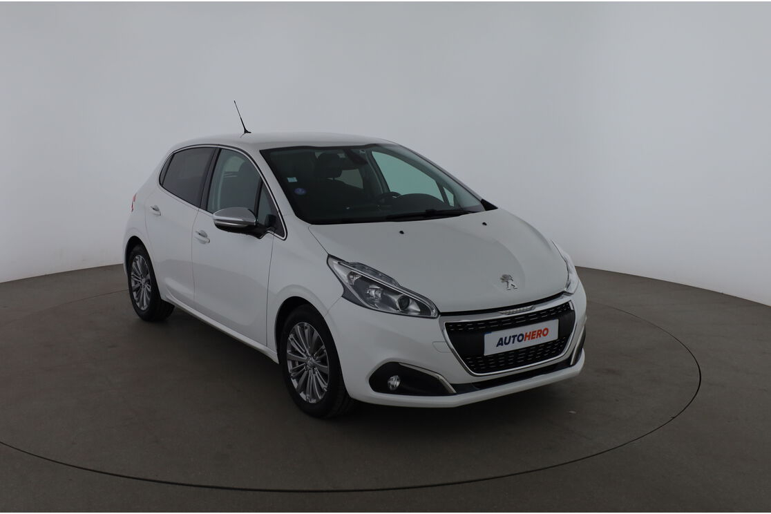 Peugeot 208 1.2 PureTech Allure EAT6 — photo 7