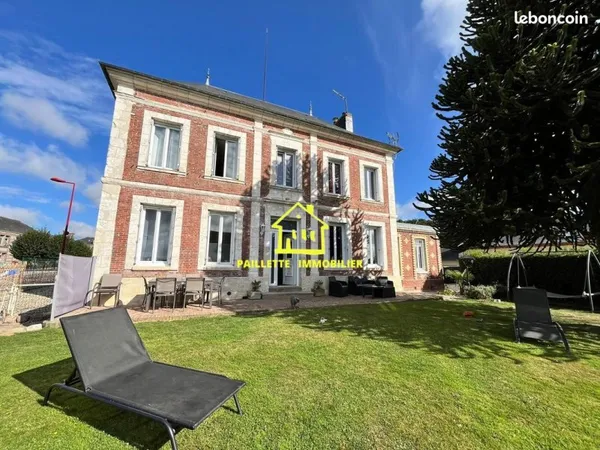 Maison 11 pièces 218 m²