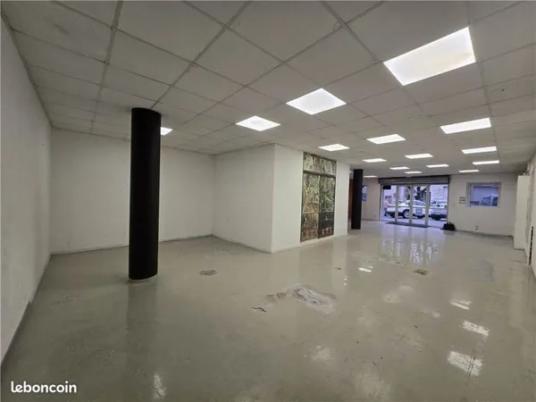 Local 113 m² Valréas