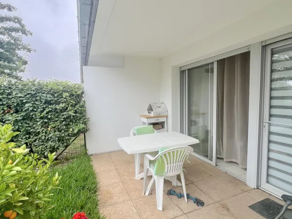 Appartement 2 pièces de 42,6 m2 terrasse jardin et garage Ve