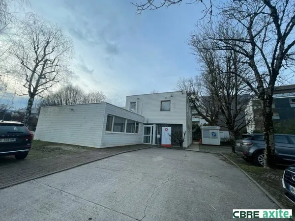 Local professionnel 300 m²