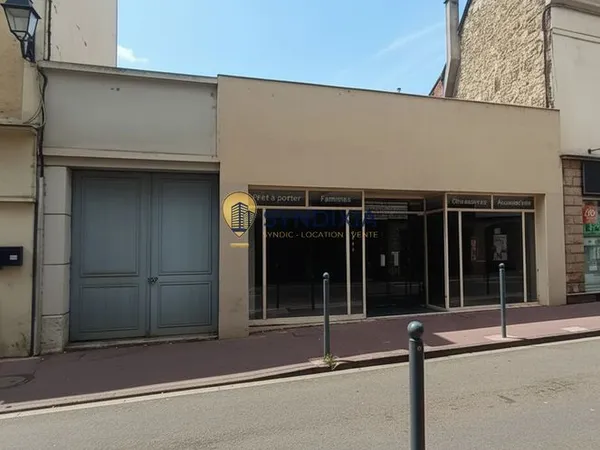 Local 2 pièces 220 m²