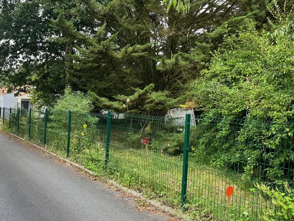 LE CELLIER - TERRAIN 215 m2 - très proche des écoles, du bou