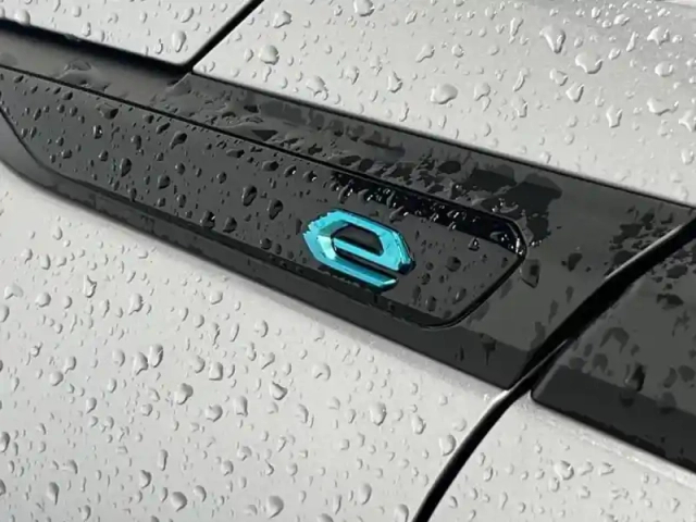 Peugeot 2008 e- 136ch active pack — photo 6