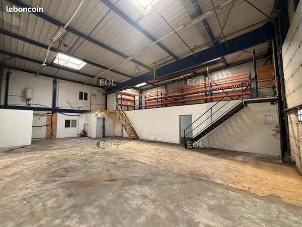Local bureaux 1 063 m²