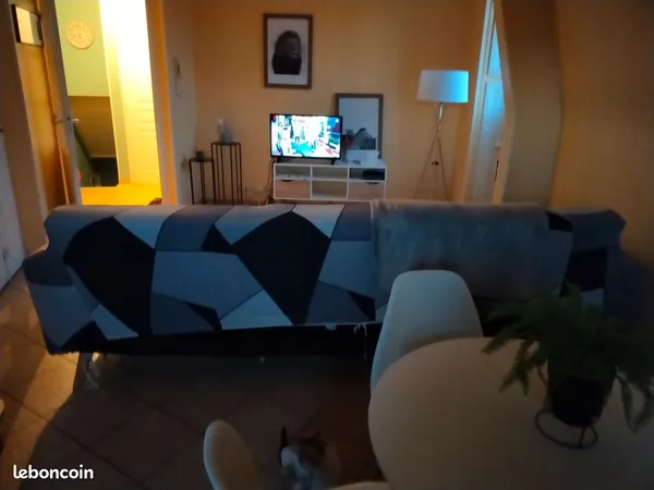 LOUE F 3 en Duplex près de la place des Carmes limoges 87000 libre a la location tres calme