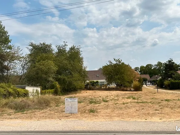 Vends beau terrain 1066 m2 à Fay-aux-Loges (45) - 85 000