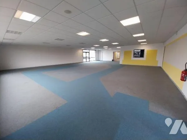 Local commercial 180 m²