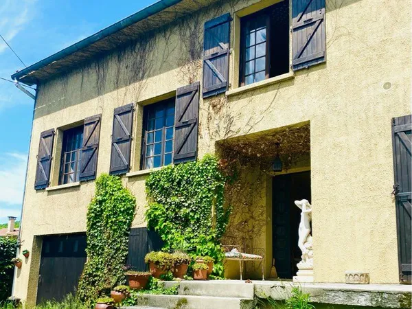 À louer - Belle maison familiale meublée de 198 m² avec jardin et garage - Ariège (09) Loyer : 990 /
