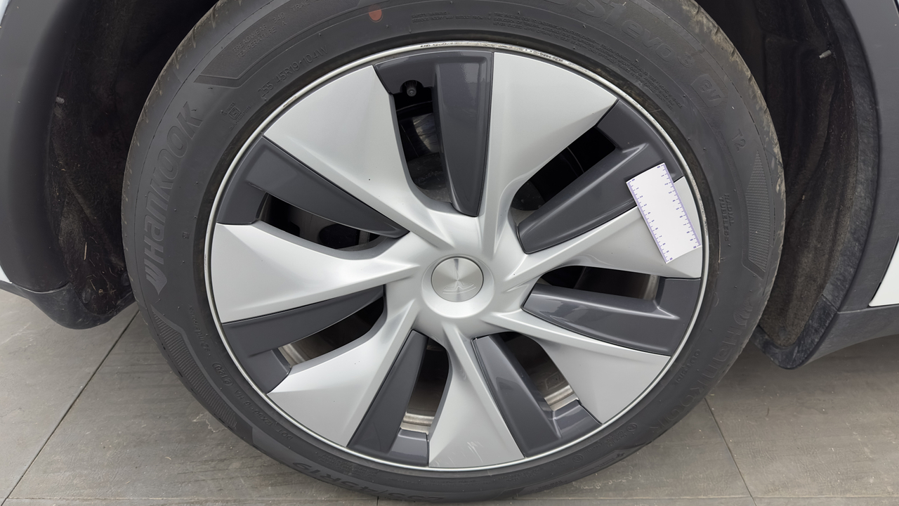 Tesla MODEL Y Long Range RWD — photo 38