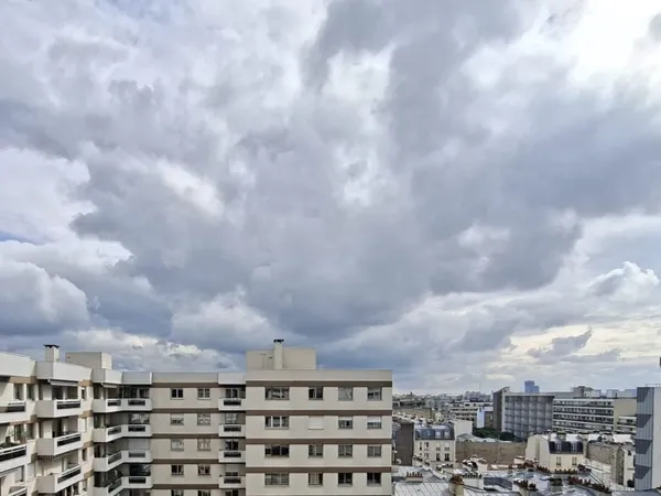 Appartement 11ème et dernier étage avec balcon