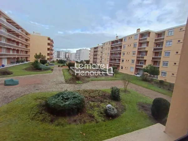 F4, dans Résidence Gardien & Ascenseur - Parking et Cave - 84.20 m²