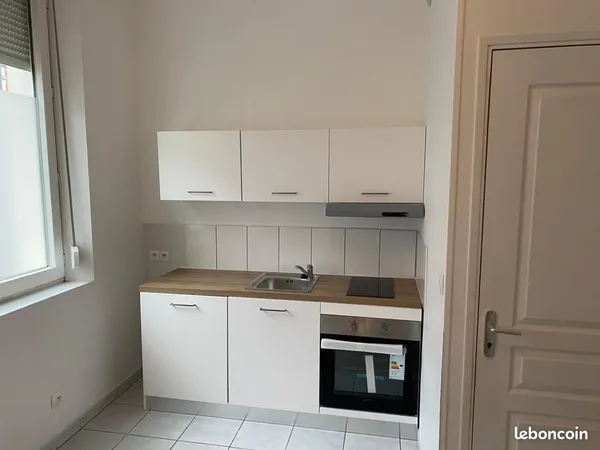 Appartement 2 pièces de 27m2 avec cuisine équipée et aménagée - situé près du parc des champs Élysée