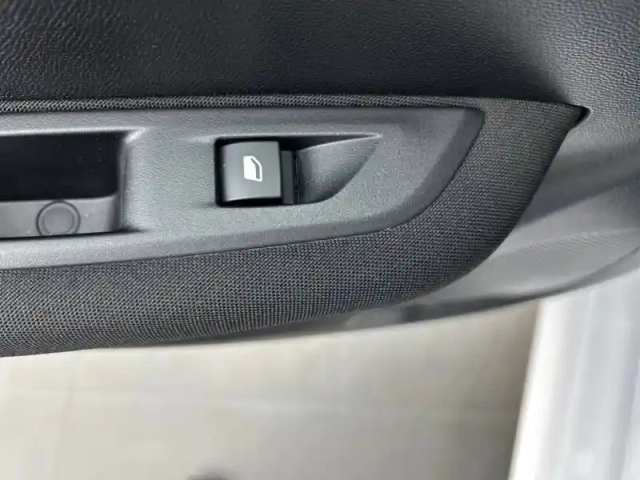 Peugeot 208 puretech 75 s&amp;s bvm5 — photo 15