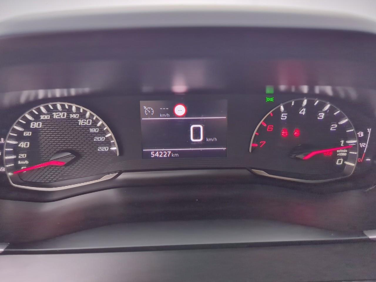 Peugeot 2008 puretech 100 s&s bvm6 style — photo 27