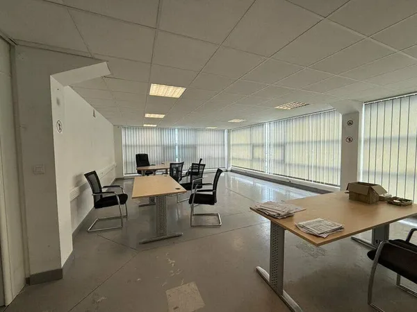 Local d'activité 144 m²