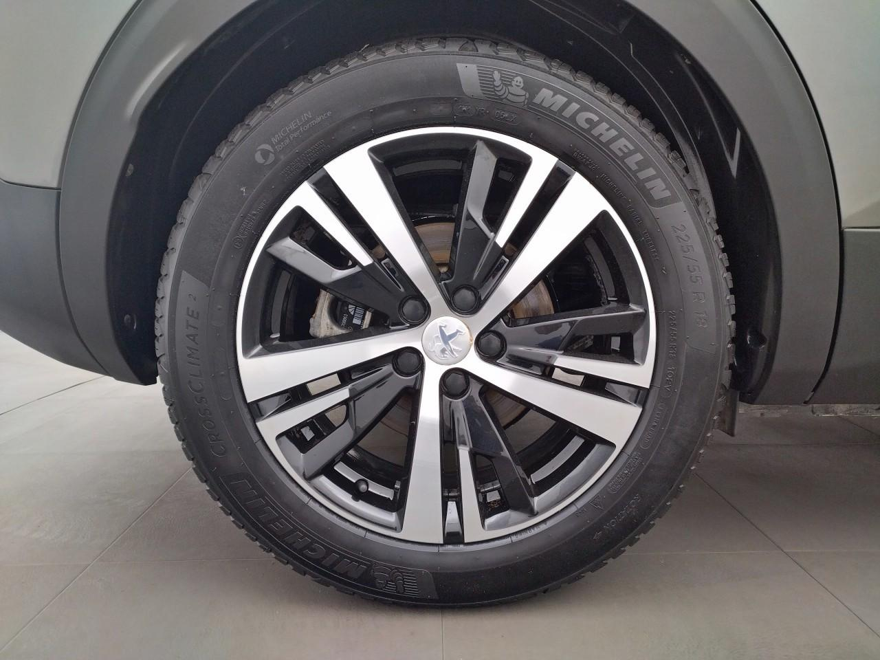 Peugeot 3008 hybrid4 300 e-eat8 gt — photo 16