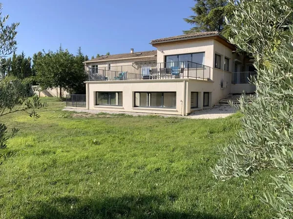 Maison 13 pièces 380 m²