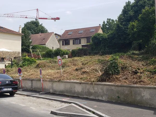 RARE - Terrain constructible 478 m² VIABILISÉ avec VUE PANORAMIQUE