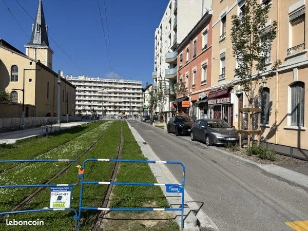 Commerce habillement/textile 50 m²