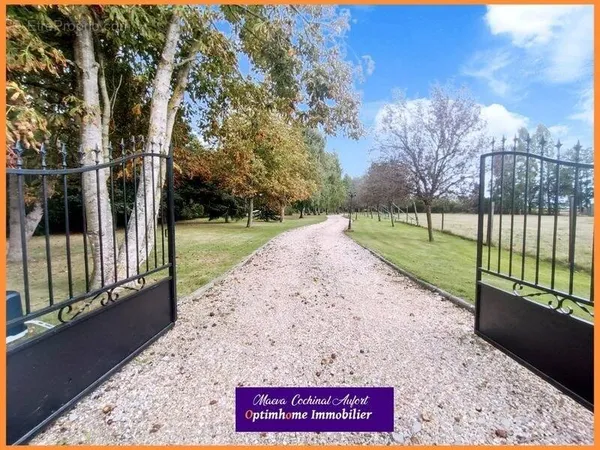 Magnifique propriété avec 2 maisons et piscine sur 3 hectares à 30min de Verneuil sur Avre