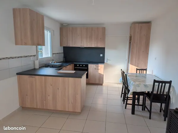 Maison meublée 65 m² avec garage et grand jardin - La Bouillie (22240)
