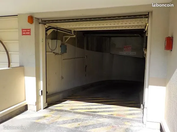 Location parking 5' à pied gare de Lyon dans résidence tranquille