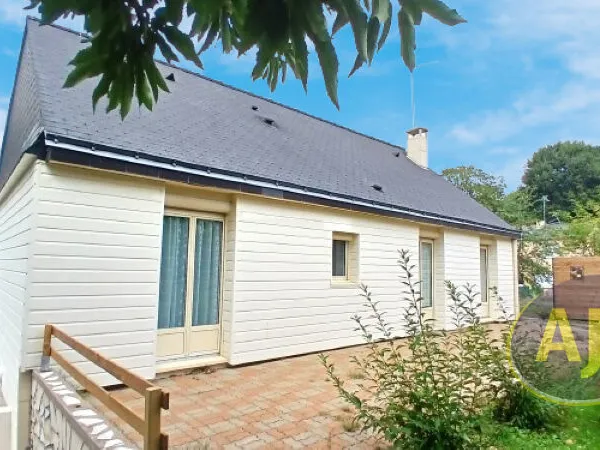 PLESSE bourg