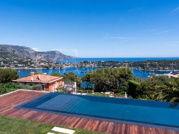 Villa 6 pièces 360 m²