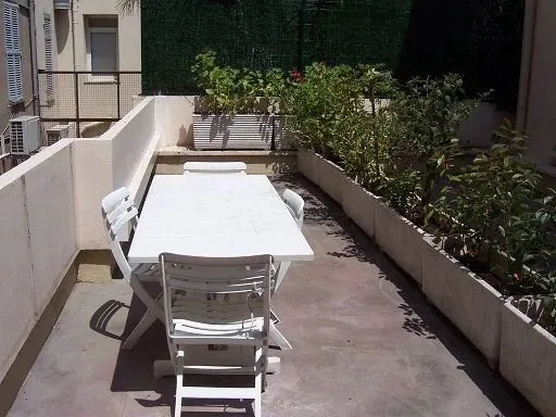 Deux pièces de 42m² avec terrasse de 20m² et parking