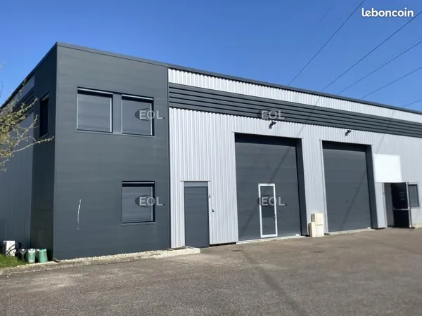 Local bureaux 150 m²