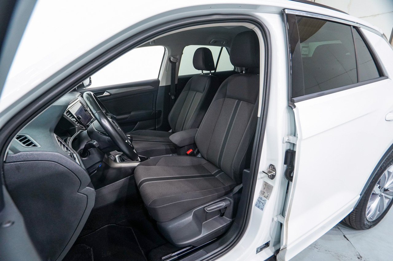 Volkswagen T-Roc — photo 12