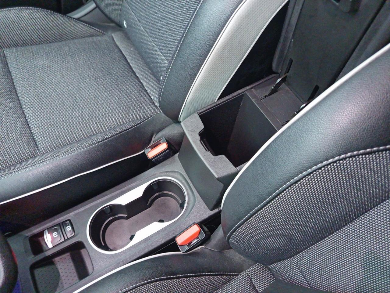 Renault Captur e-tech plug-in 160 intens — photo 18