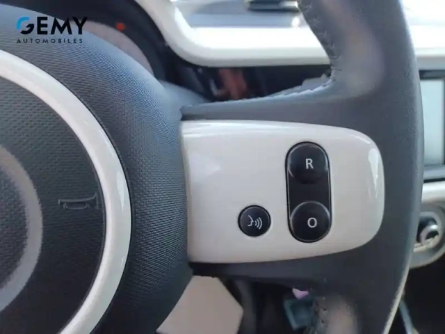 Renault Twingo iii e-tech — photo 15
