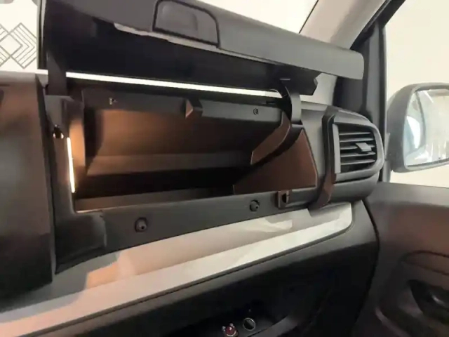Peugeot Expert fgn xl diesel 150 ch automatique — photo 36