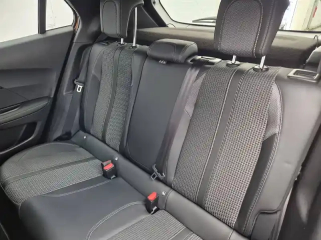 Peugeot 2008 puretech 130 s&amp;s bvm6 — photo 10