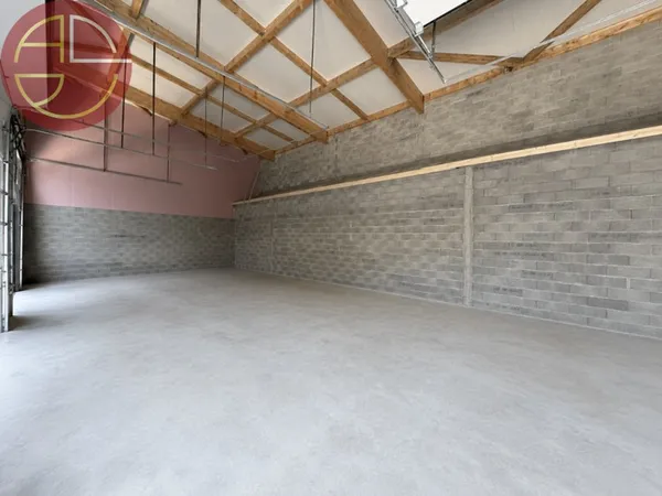 Entrepôt 260 m²