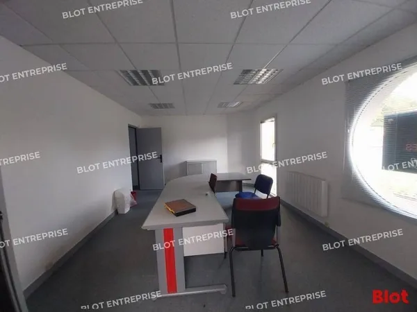 Bureau 76 m²