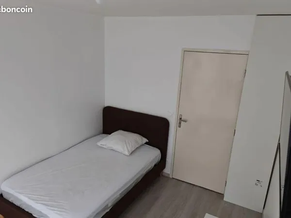 Chambre avec douche disponible immédiatement