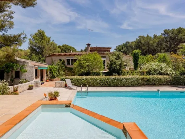 Maison 6 pièces 234 m²