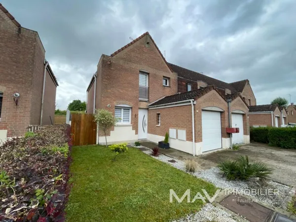 ARQUES - MAISON LUMINEUSE 3 CHAMBRES AVEC UN GARAGE ET UN JARDIN