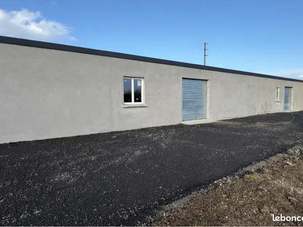 Local 100 m2 accès utilitaire et PL refait à neuf