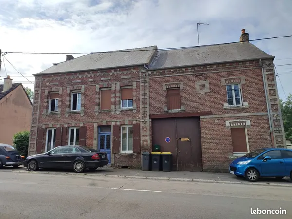 Ensemble immobilier de 200 m² - Garage et jardin