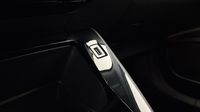 Peugeot 2008 SUV 2008 Style PureTech 130 S&S EAT8 — photo 17